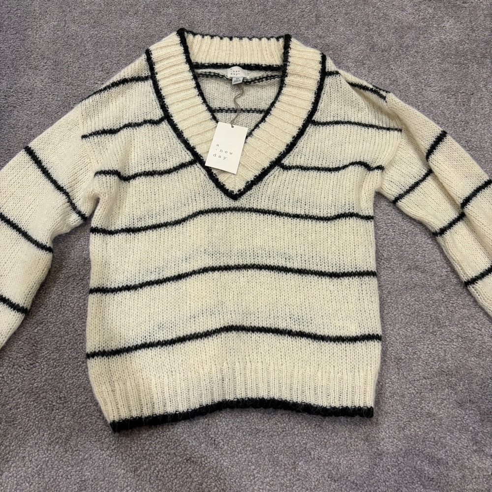 NWT a new day sweater v neck
